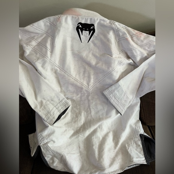 Venum Adult A4 Gi. White but with stains - Picture 6 of 10